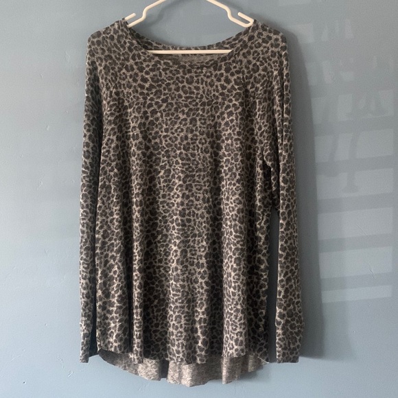 Extra soft Grayson/Threads Grey Cheetah Print Sweater - Picture 1 of 4